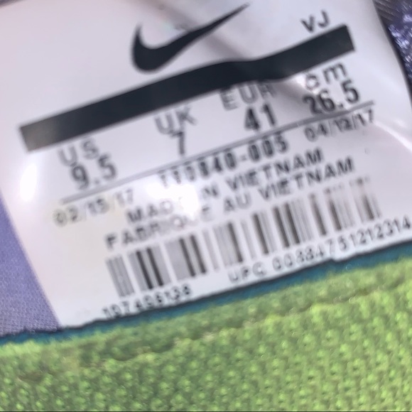 Nike Free Runs - Picture 3 of 4